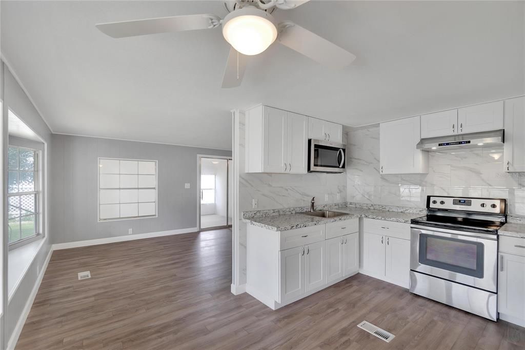 Active With Contract: $1,500 (2 beds, 2 baths, 864 Square Feet)