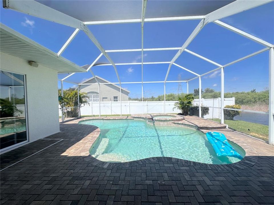 Active With Contract: $550,000 (4 beds, 3 baths, 2278 Square Feet)