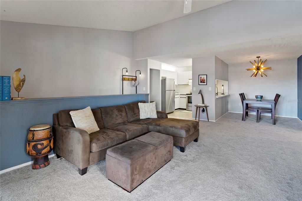 For Sale: $300,000 (2 beds, 2 baths, 1144 Square Feet)