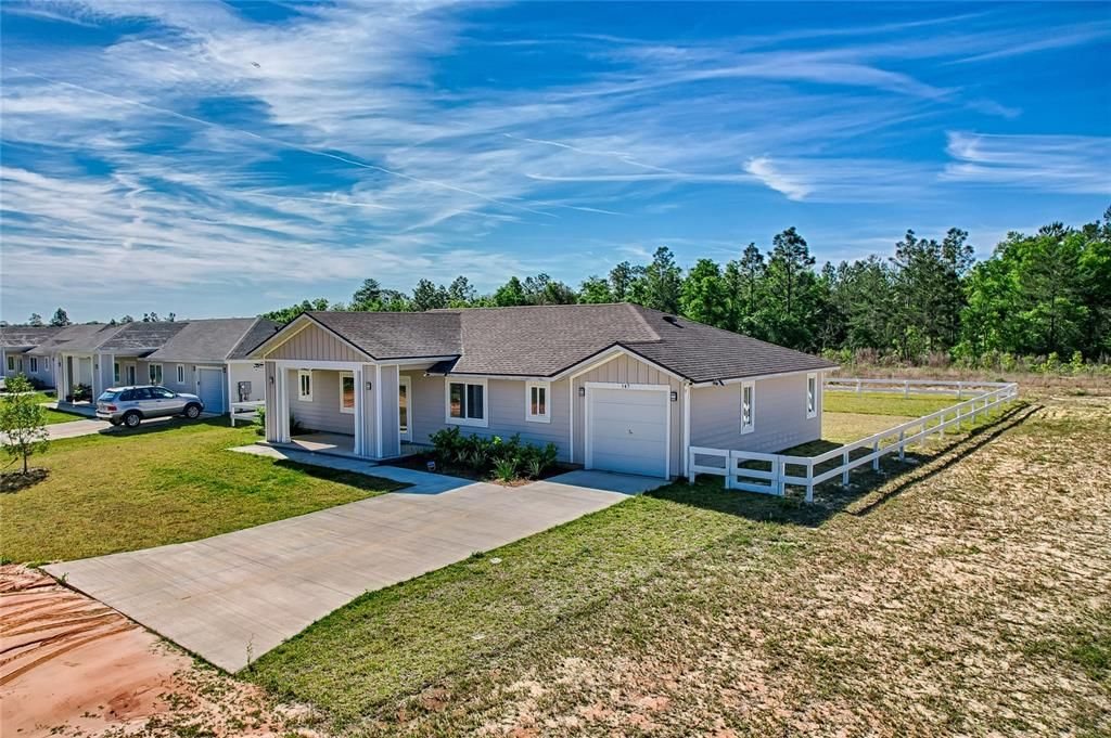 For Sale: $299,000 (3 beds, 2 baths, 1409 Square Feet)