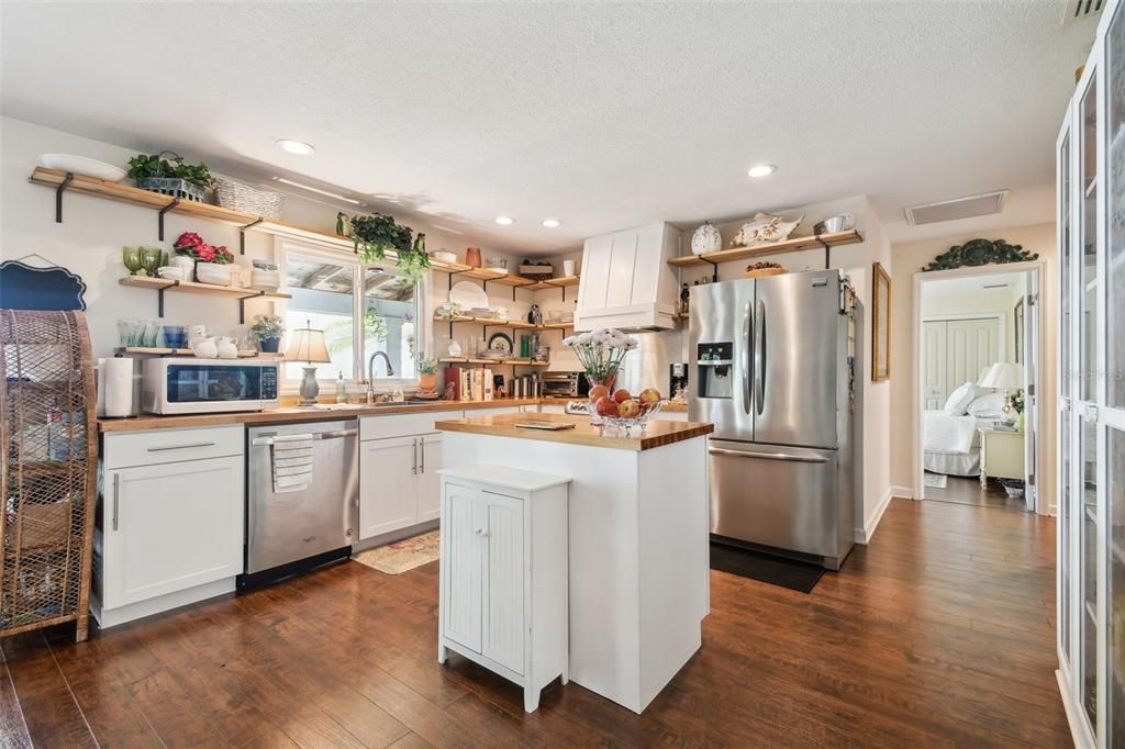 Recently Sold: $895,000 (3 beds, 2 baths, 1619 Square Feet)