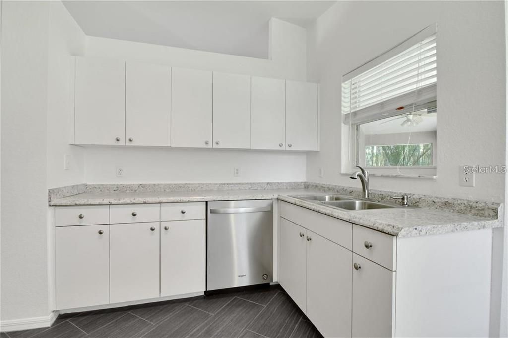 Active With Contract: $1,900 (3 beds, 2 baths, 1301 Square Feet)