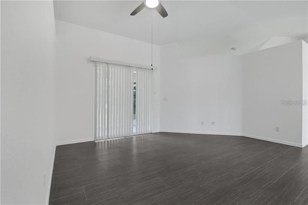 Active With Contract: $1,900 (3 beds, 2 baths, 1301 Square Feet)