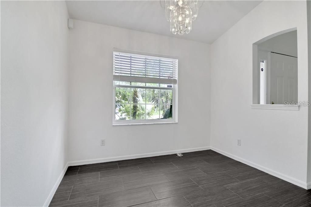 Active With Contract: $1,900 (3 beds, 2 baths, 1301 Square Feet)