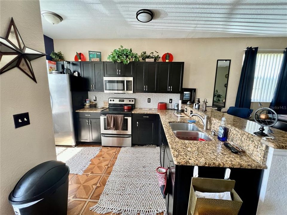 For Sale: $178,900 (2 beds, 2 baths, 981 Square Feet)