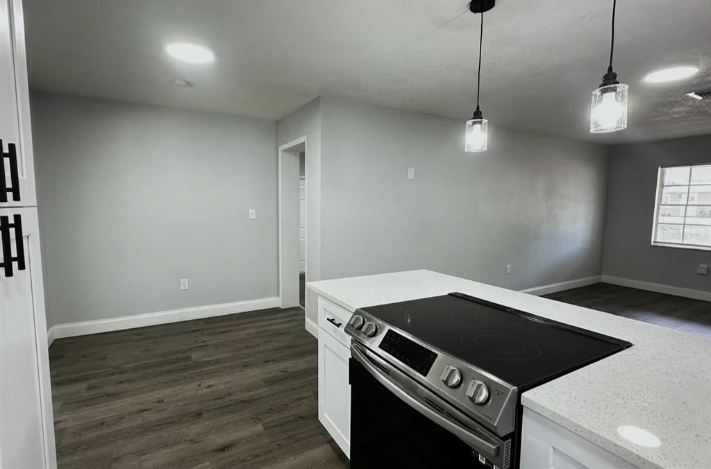 For Sale: $299,000 (3 beds, 2 baths, 1400 Square Feet)