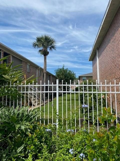 Active With Contract: $199,000 (2 beds, 1 baths, 1000 Square Feet)
