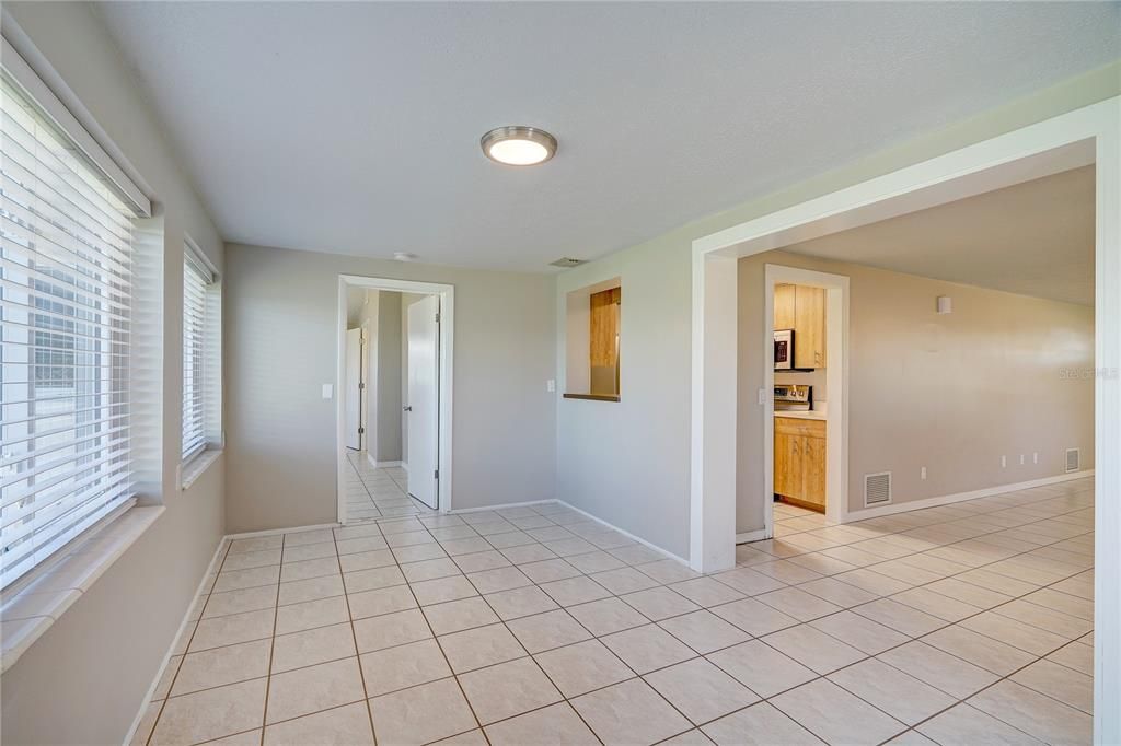 For Sale: $345,000 (3 beds, 3 baths, 1596 Square Feet)