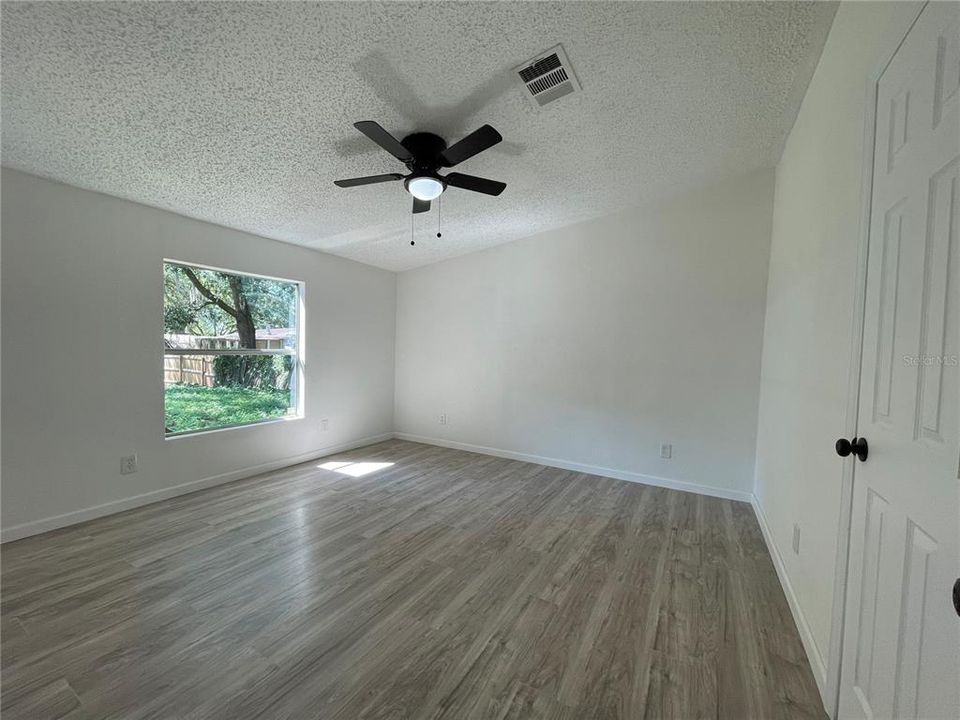 Active With Contract: $239,900 (3 beds, 2 baths, 1188 Square Feet)