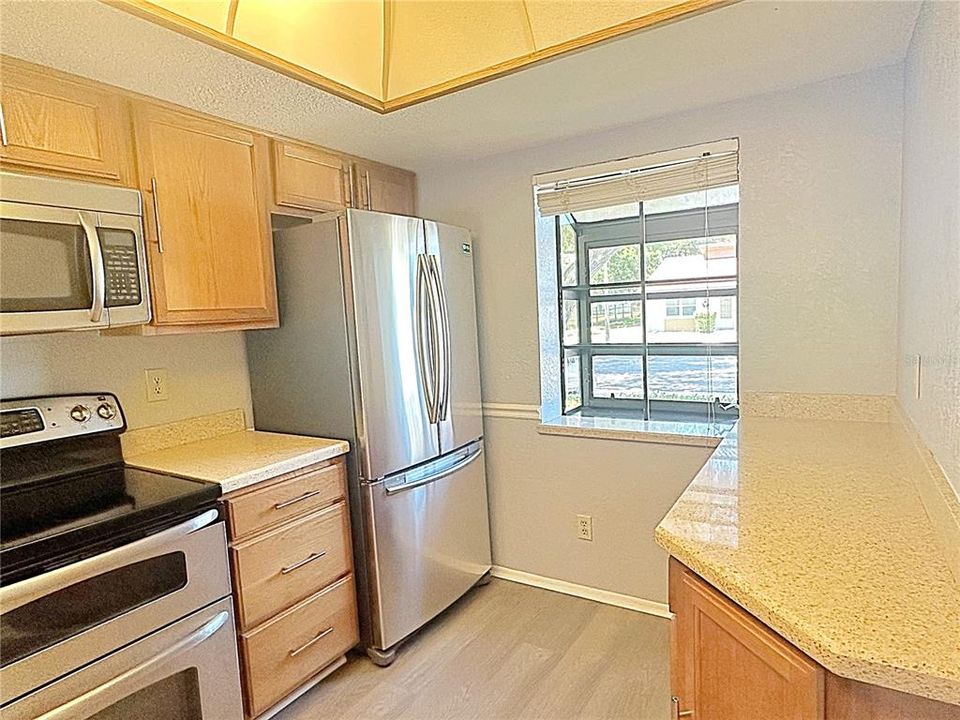 For Sale: $239,900 (2 beds, 2 baths, 930 Square Feet)