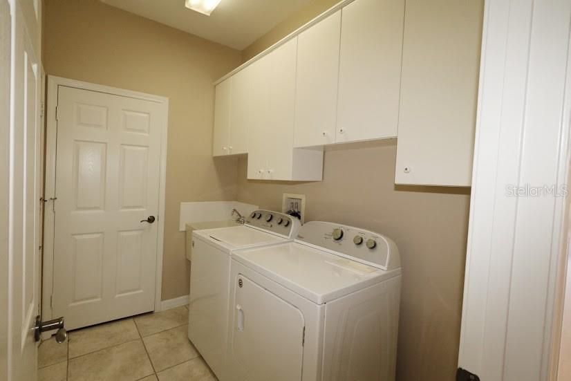 Laundry Room w/Sink and Built-in cabinets
