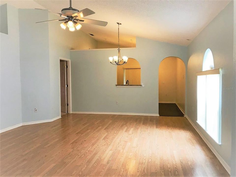 Recently Rented: $1,900 (2 beds, 2 baths, 1292 Square Feet)