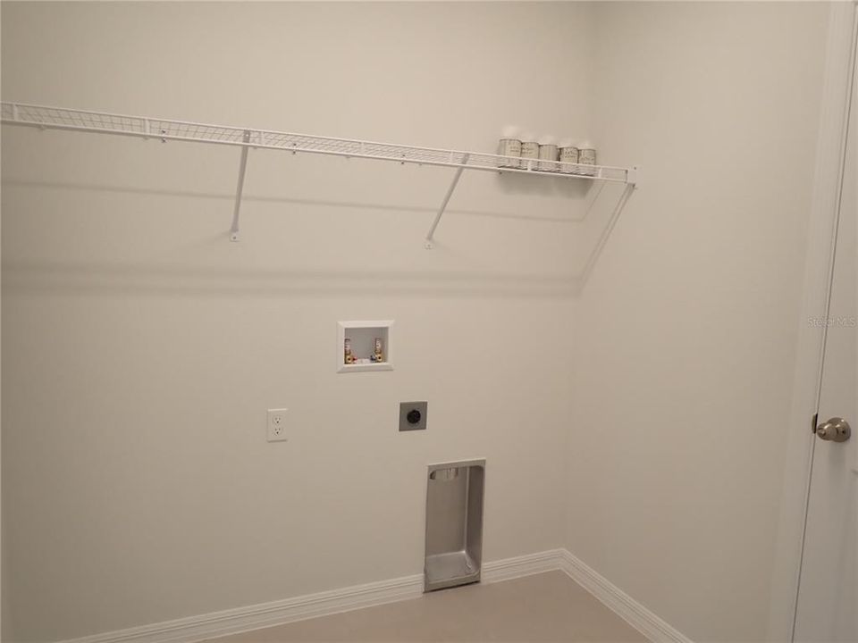 合同活跃: $2,295 (3 贝兹, 2 浴室, 1802 平方英尺)