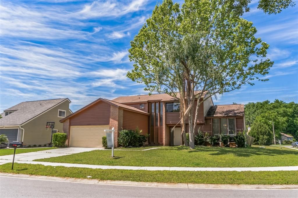 Active With Contract: $389,900 (4 beds, 2 baths, 2066 Square Feet)