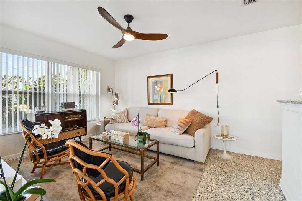 Active With Contract: $599,900 (2 beds, 1 baths, 800 Square Feet)