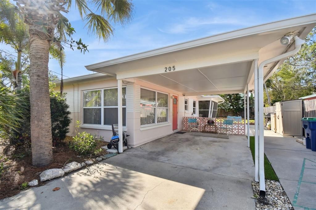 Active With Contract: $599,900 (2 beds, 1 baths, 800 Square Feet)