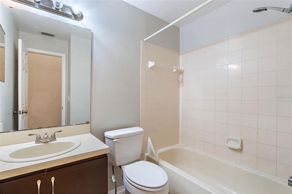 最近售出: $260,000 (2 贝兹, 2 浴室, 1296 平方英尺)