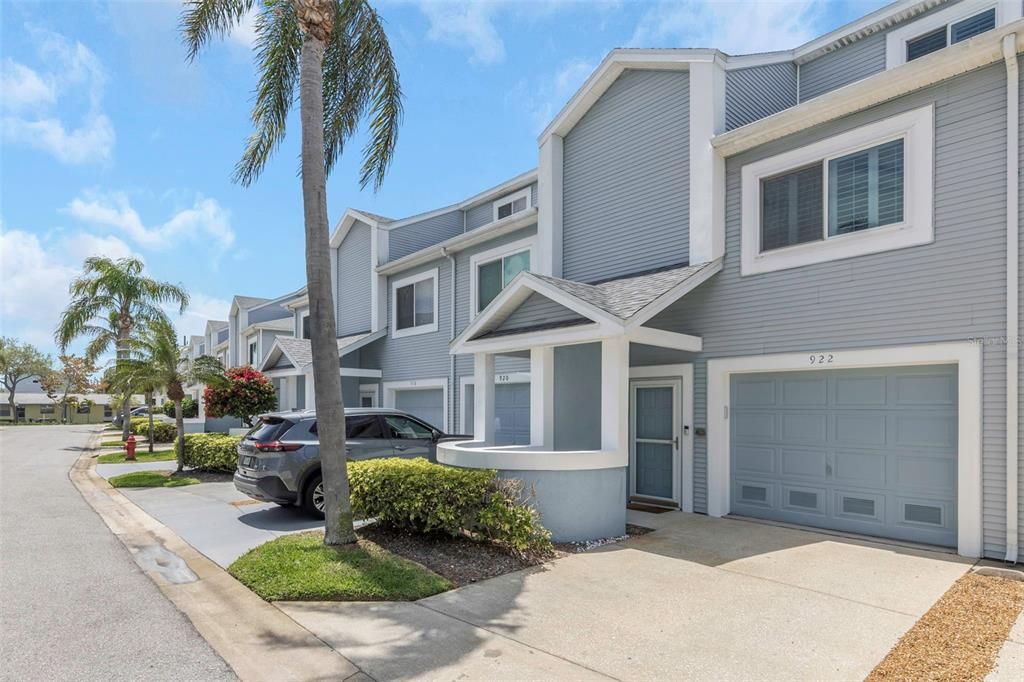 Recently Sold: $710,000 (3 beds, 3 baths, 1616 Square Feet)