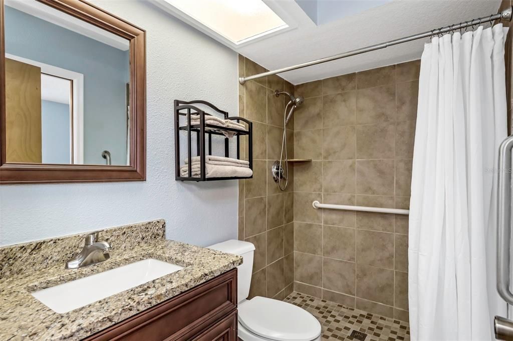最近售出: $710,000 (3 贝兹, 3 浴室, 1616 平方英尺)