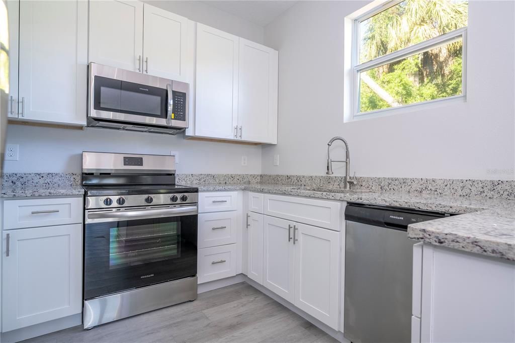 Active With Contract: $311,900 (3 beds, 2 baths, 1200 Square Feet)