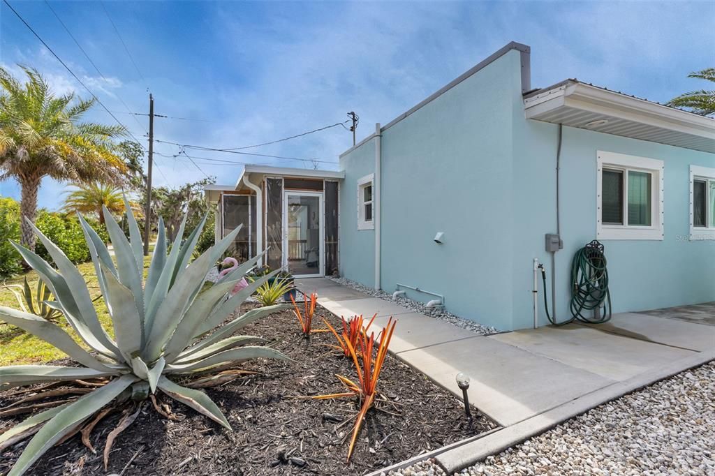 For Sale: $259,000 (1 beds, 1 baths, 880 Square Feet)