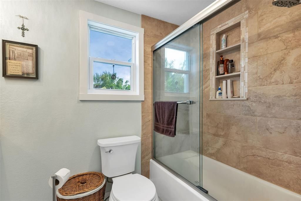 For Sale: $259,000 (1 beds, 1 baths, 880 Square Feet)