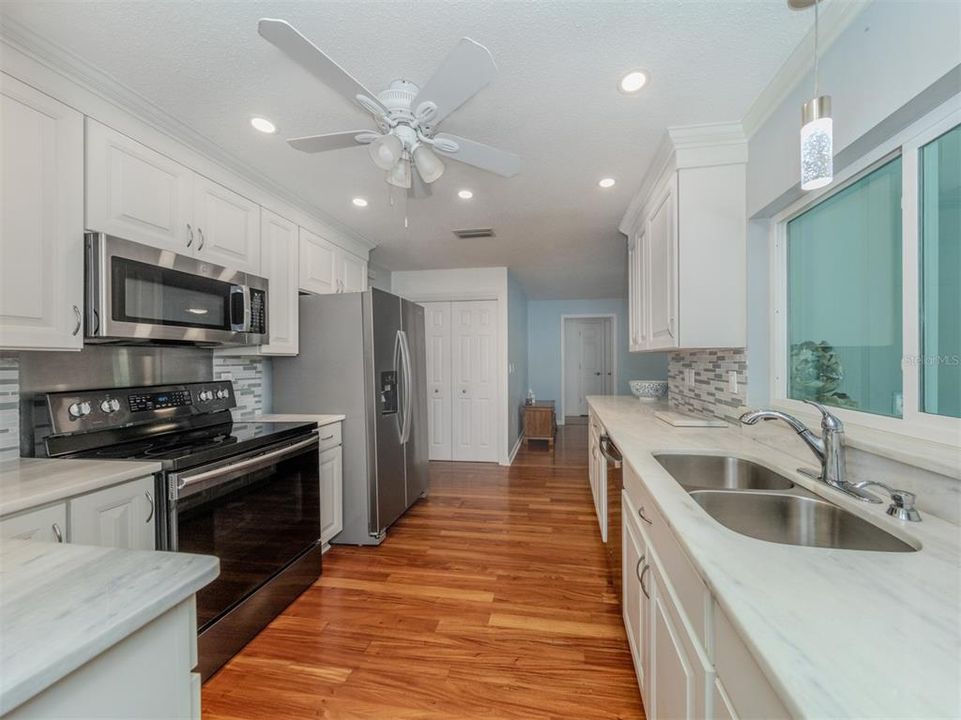 For Sale: $549,900 (3 beds, 2 baths, 1698 Square Feet)