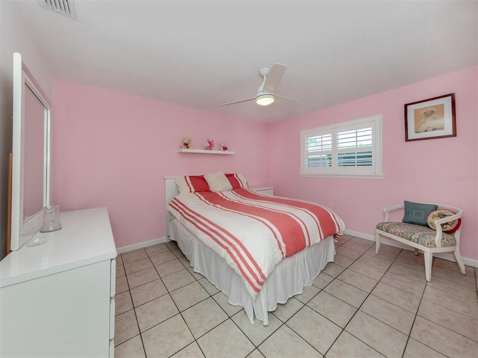 For Sale: $549,900 (3 beds, 2 baths, 1698 Square Feet)