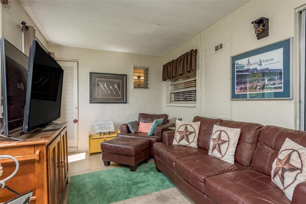 Active With Contract: $145,000 (2 beds, 2 baths, 1100 Square Feet)