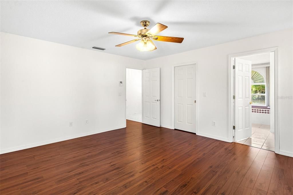 Active With Contract: $325,000 (3 beds, 2 baths, 1808 Square Feet)