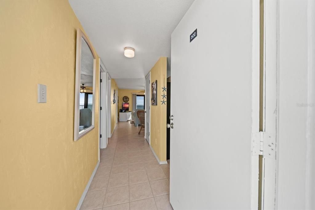 For Sale: $350,000 (2 beds, 2 baths, 873 Square Feet)