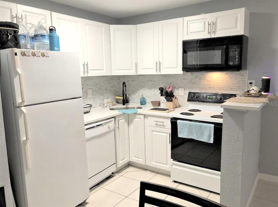 Active With Contract: $1,195 (1 beds, 1 baths, 560 Square Feet)