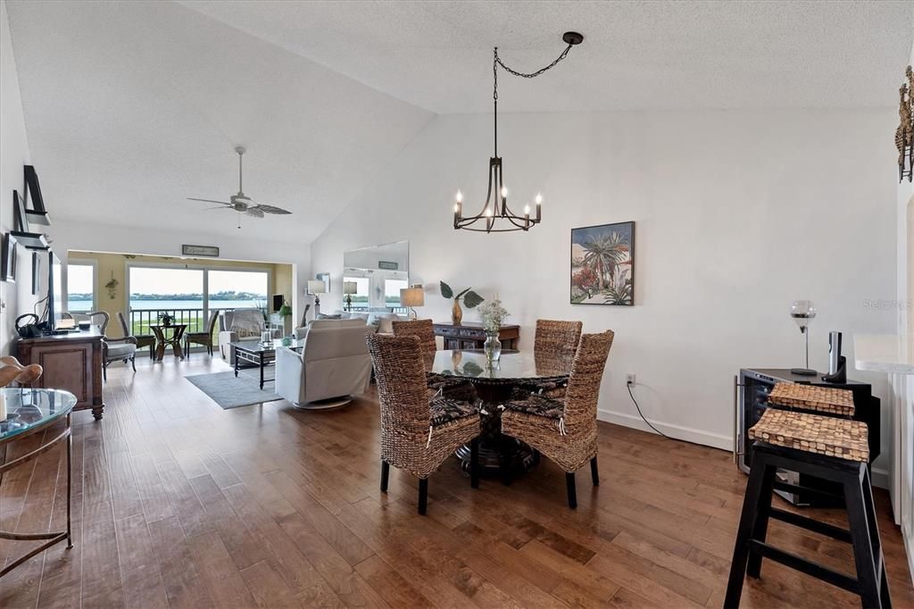 For Sale: $539,000 (2 beds, 2 baths, 1486 Square Feet)