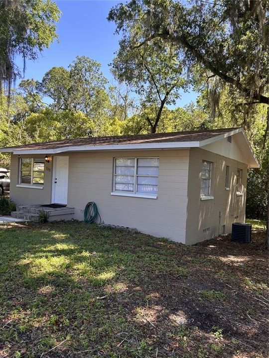 Active With Contract: $169,000 (2 beds, 1 baths, 900 Square Feet)