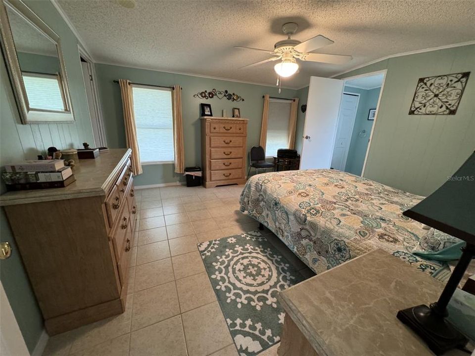 For Sale: $149,900 (2 beds, 2 baths, 1345 Square Feet)