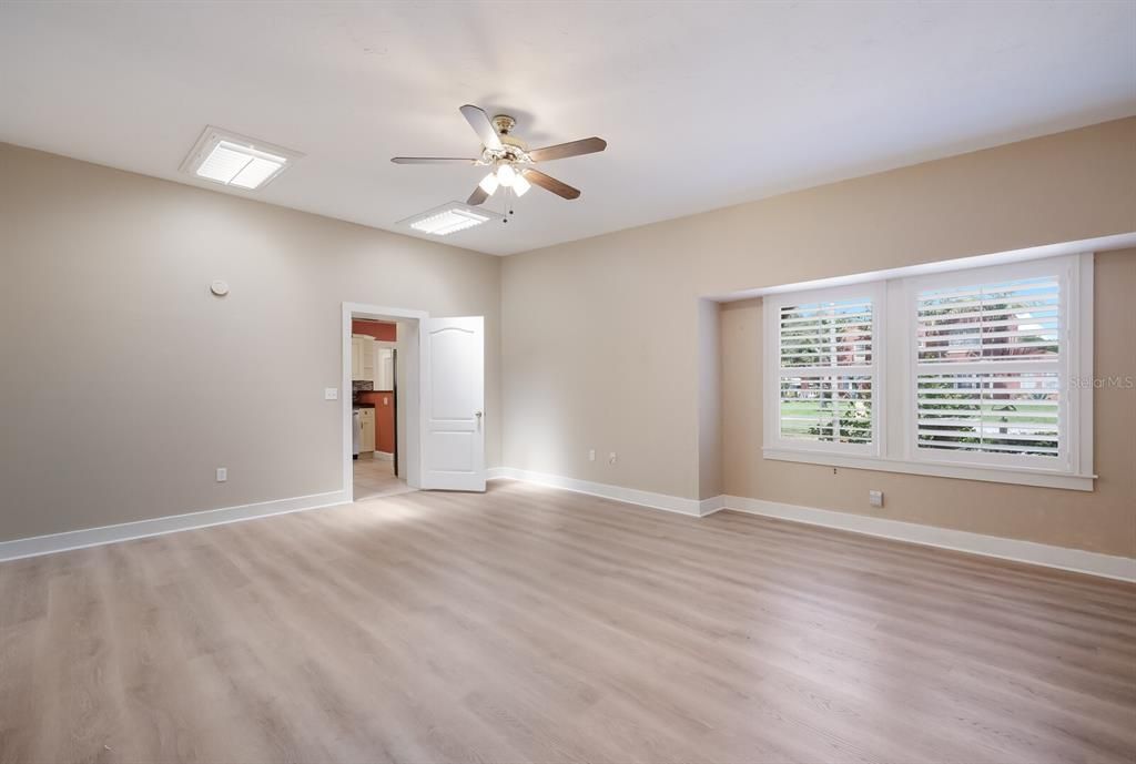 Primary suite w/ skylights, large windows and plantation shutters!
