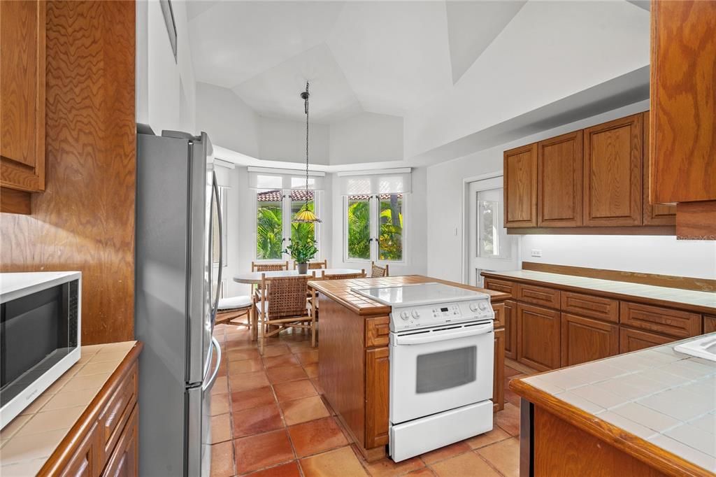 На продажу: $3,250,000 (3 спален, 3 ванн, 2737 Квадратных фут)