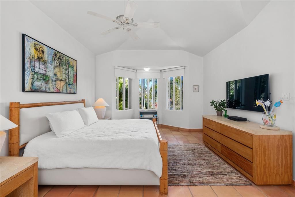 На продажу: $3,250,000 (3 спален, 3 ванн, 2737 Квадратных фут)