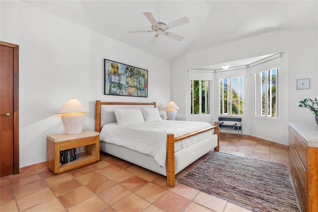 На продажу: $3,250,000 (3 спален, 3 ванн, 2737 Квадратных фут)