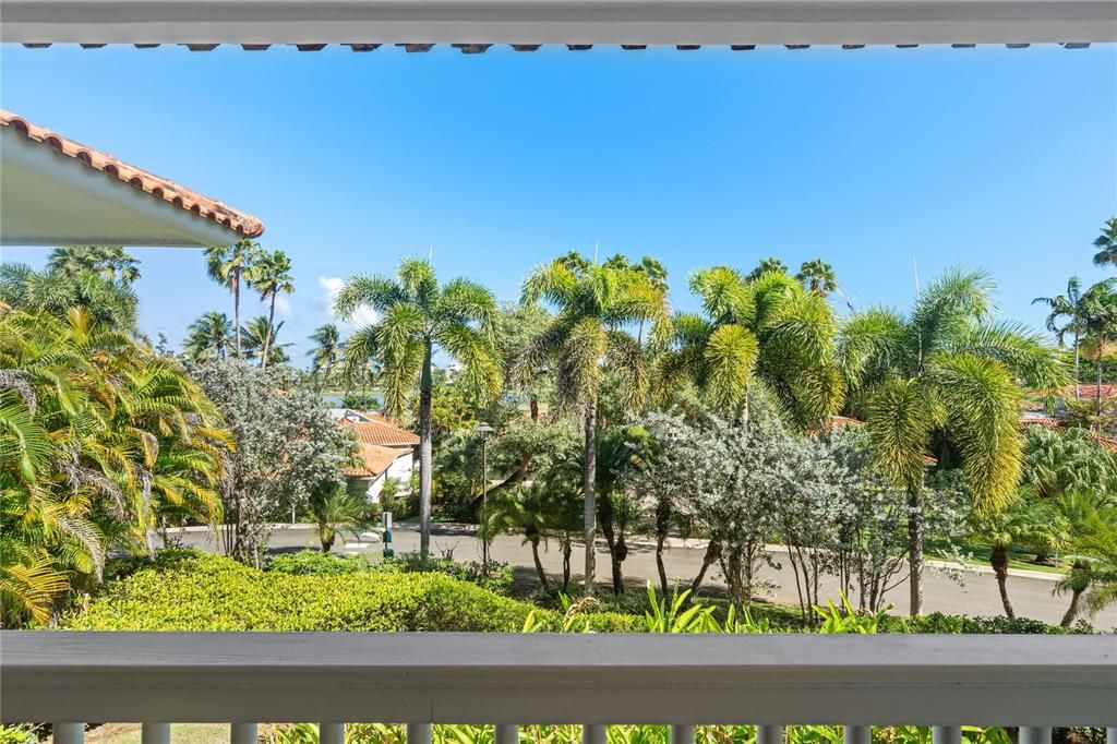 На продажу: $3,250,000 (3 спален, 3 ванн, 2737 Квадратных фут)