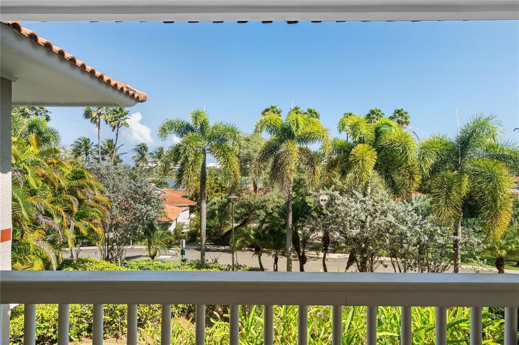 На продажу: $3,250,000 (3 спален, 3 ванн, 2737 Квадратных фут)