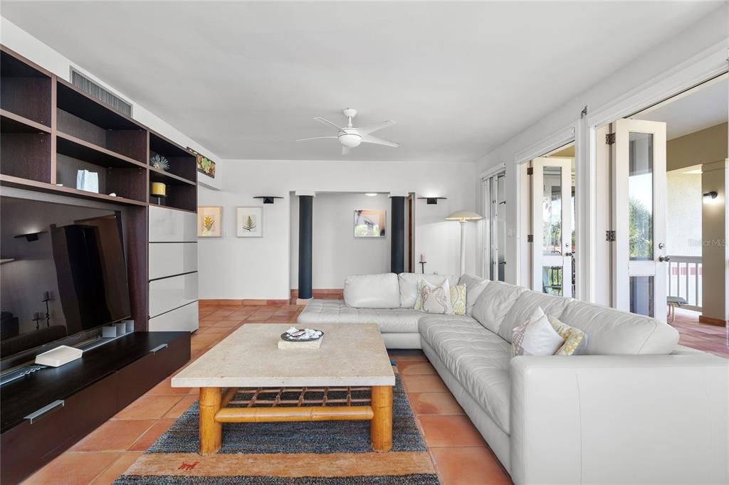 На продажу: $3,250,000 (3 спален, 3 ванн, 2737 Квадратных фут)