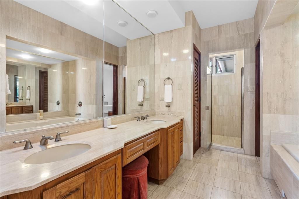 На продажу: $3,250,000 (3 спален, 3 ванн, 2737 Квадратных фут)