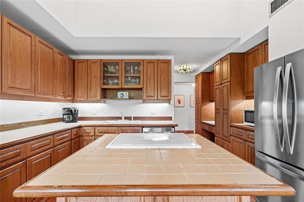 На продажу: $3,250,000 (3 спален, 3 ванн, 2737 Квадратных фут)