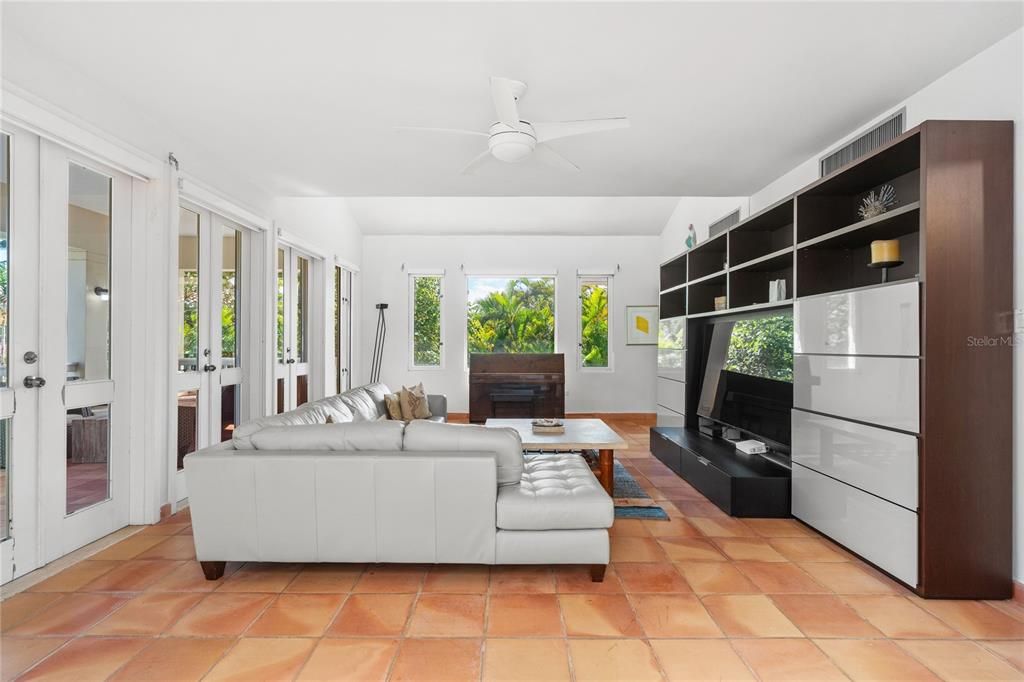 На продажу: $3,250,000 (3 спален, 3 ванн, 2737 Квадратных фут)