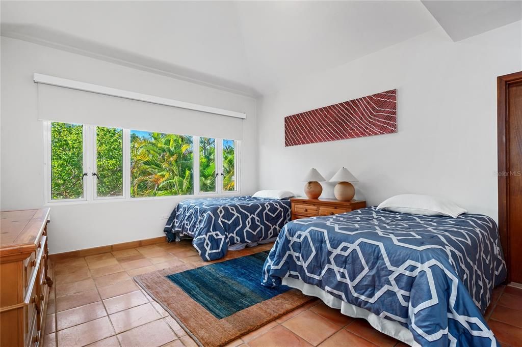 На продажу: $3,250,000 (3 спален, 3 ванн, 2737 Квадратных фут)