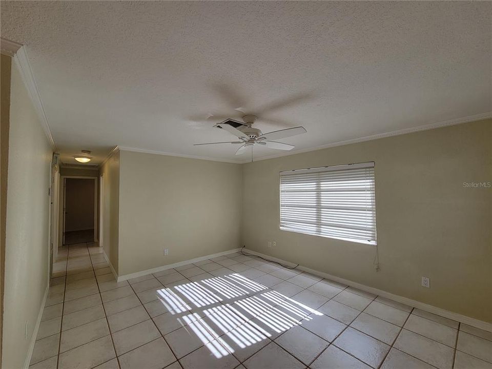 Active With Contract: $2,400 (3 beds, 1 baths, 1114 Square Feet)