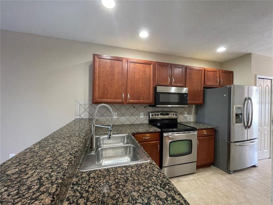 For Rent: $1,995 (2 beds, 2 baths, 1337 Square Feet)