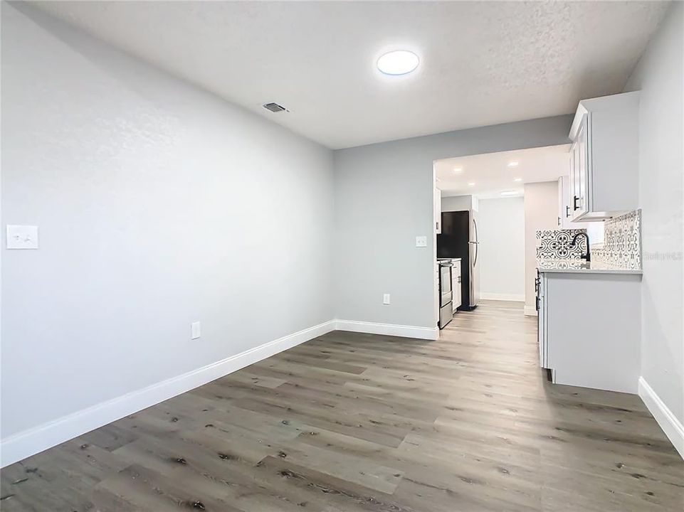 Active With Contract: $289,000 (3 beds, 2 baths, 1424 Square Feet)