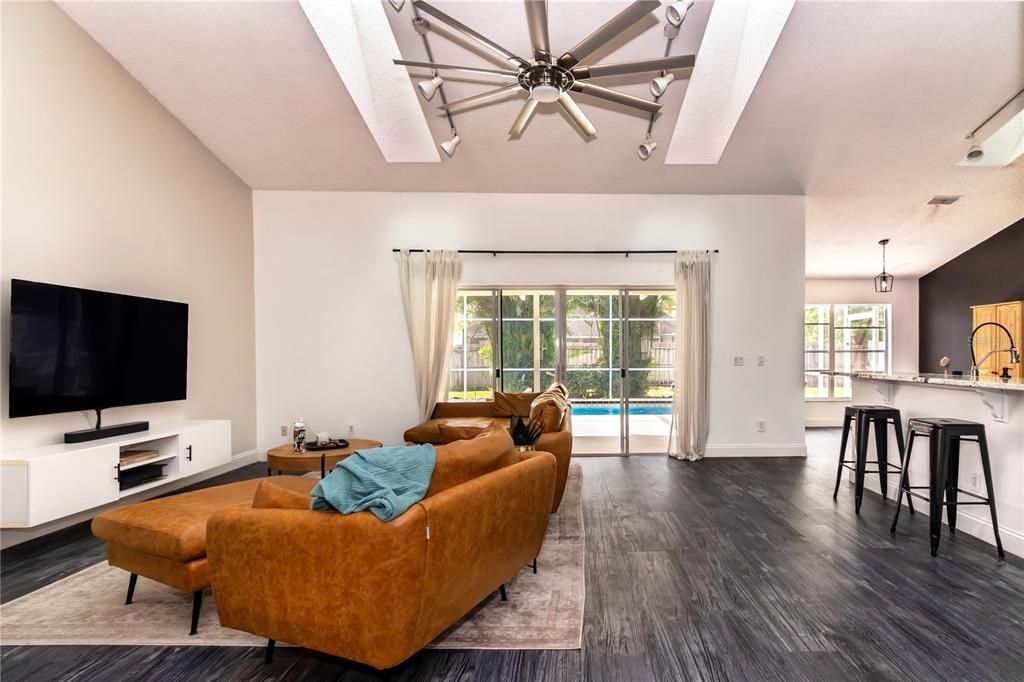 Active With Contract: $460,000 (3 beds, 2 baths, 2103 Square Feet)
